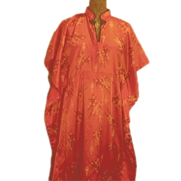 Vintage Silk Robe- hide your Covid 20 lbs-   this thing is amazing - Picture 1 of 9